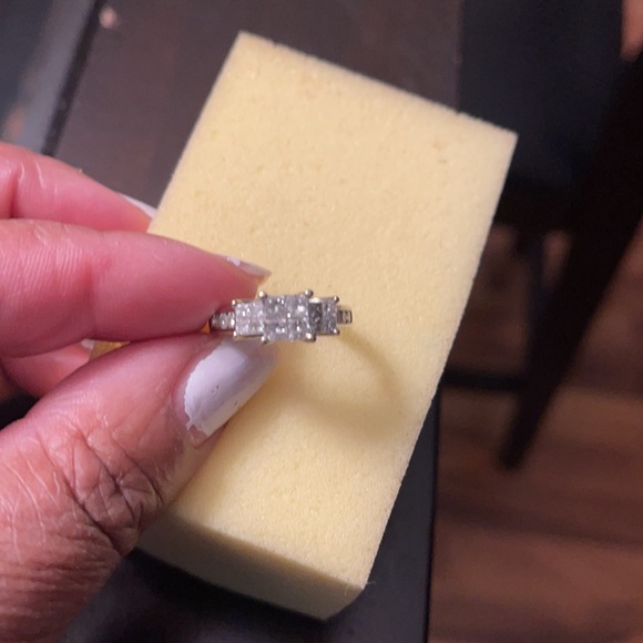Diamond ring - Picture 1 of 6